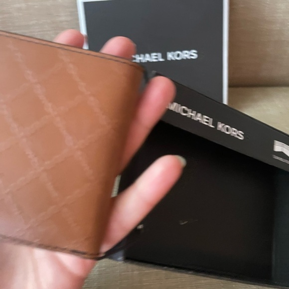 Authentic Michael kor wallet - Picture 3 of 5